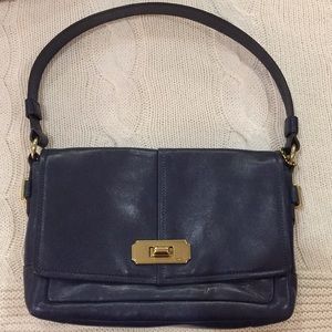 Soft Leather shoulder bag w/turn lock